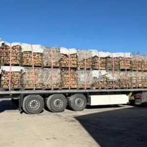 Charme – une cargaison de bois de chauffage